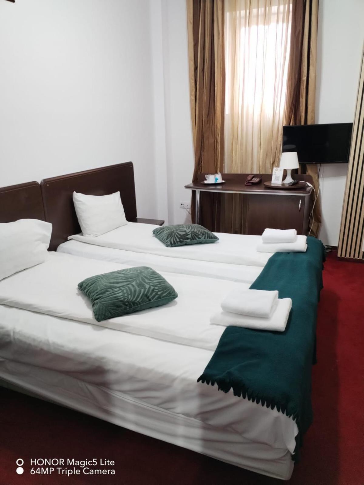 Pension Happy Day - Motorcycle Friendly Sibiu Exterior foto